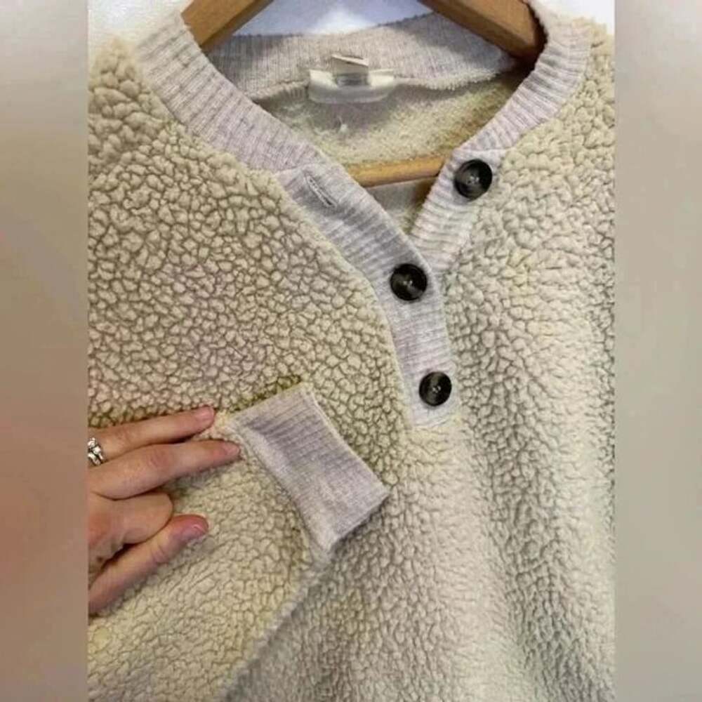 A.n.a. Women’s pullover sweater faux fur
Sherpa cream cozy size XS - Picture 5 of 9